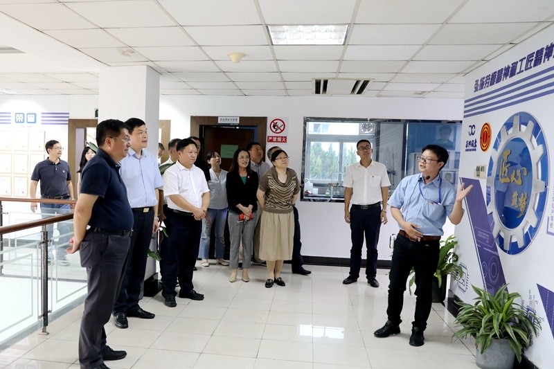 2020年7月29日，时任浙江省政协常委、社法委副主任、省总工会副主席、一级巡视员董建伟莅临304永利集团调研新时代工匠培育工作