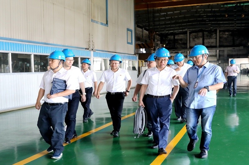 2020年9月8日,时任商务部亚洲司副司长杨伟群、马来西亚驻华使馆公使施志光莅临304永利集团对马来西亚项目进行调研