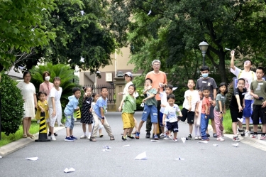 溯文明曙光 观造纸蝶变|“纸业达人”暑期亲子研学活动走进304永利集团